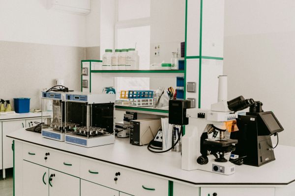 Top 5 raisons d'acheter du matériel de laboratoire d'occasion